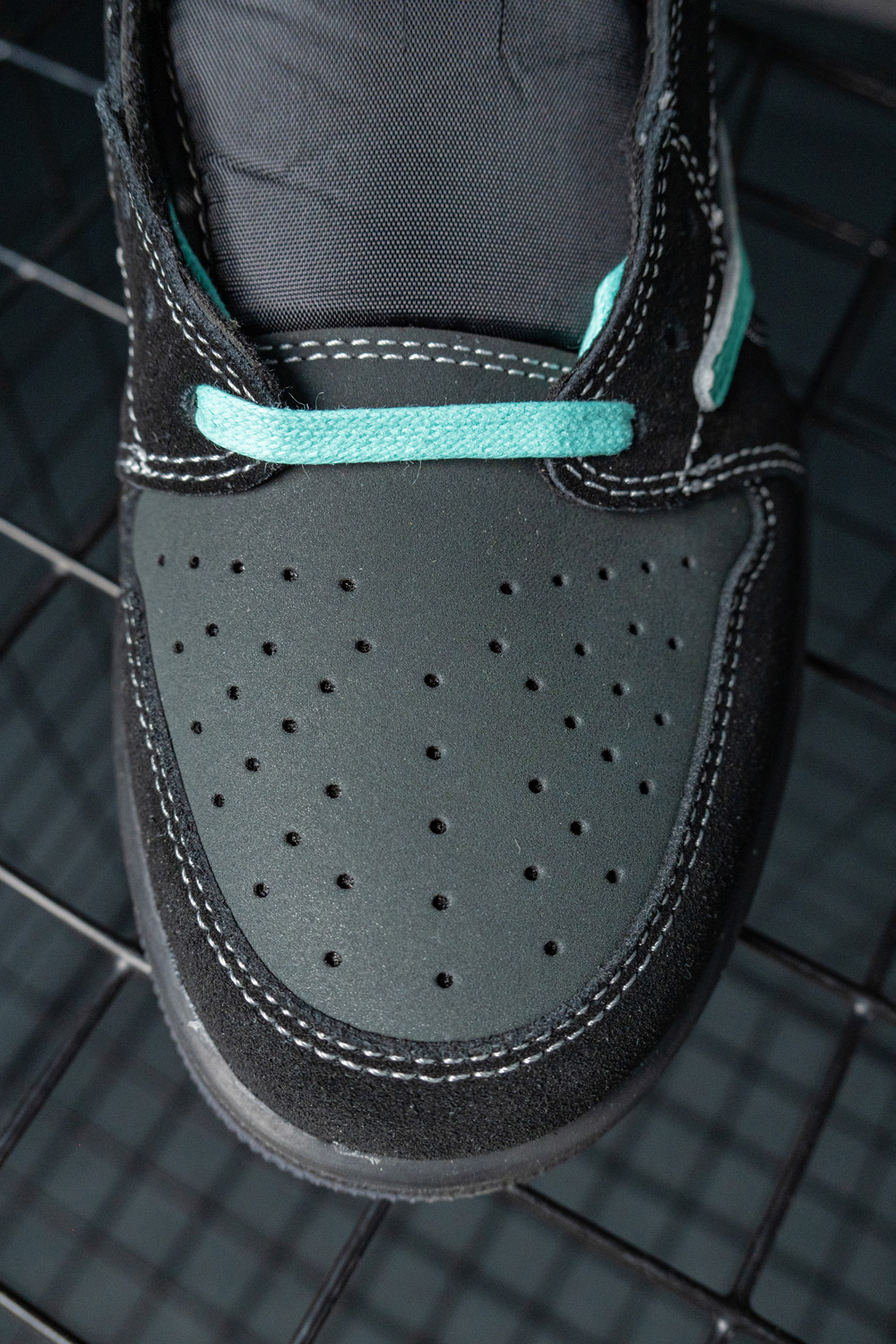 TRAVIS SCOTT X AIR JORDAN 1 LOW OG & TIFFANY & Co
