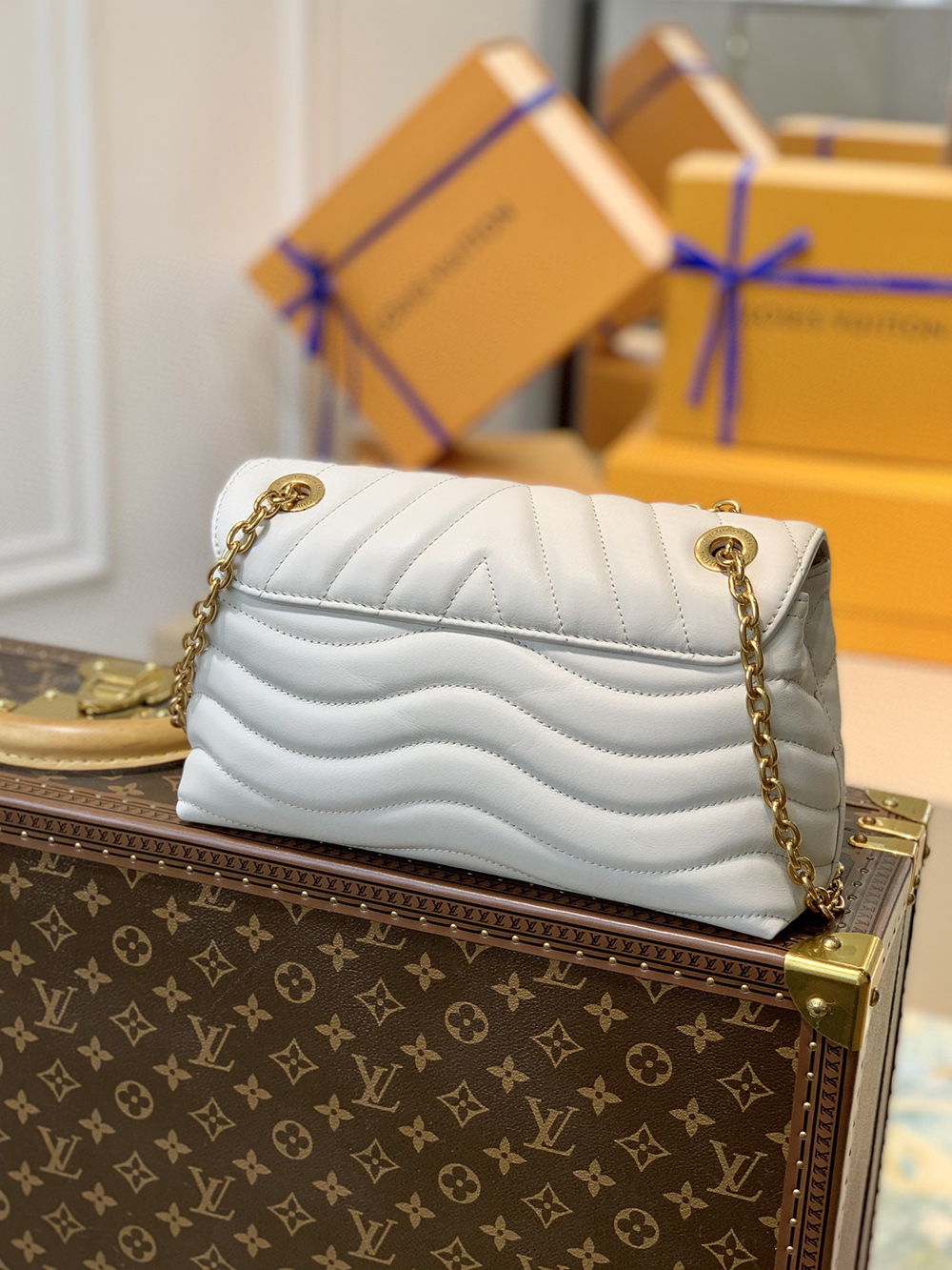 Louis Vuitton Bags M58549 24*14*9cm
