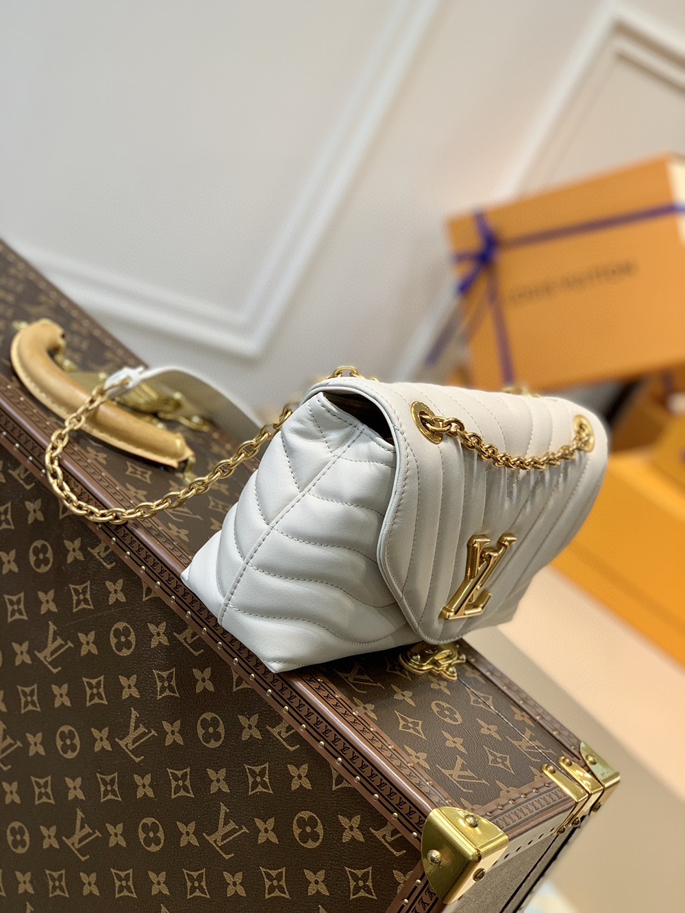 Louis Vuitton Bags M58549 24*14*9cm