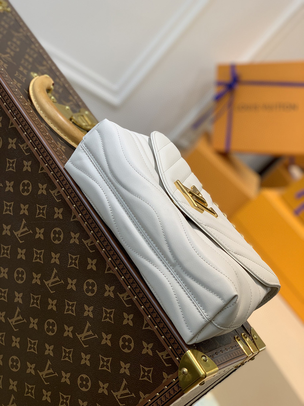 Louis Vuitton Bags M58549 24*14*9cm