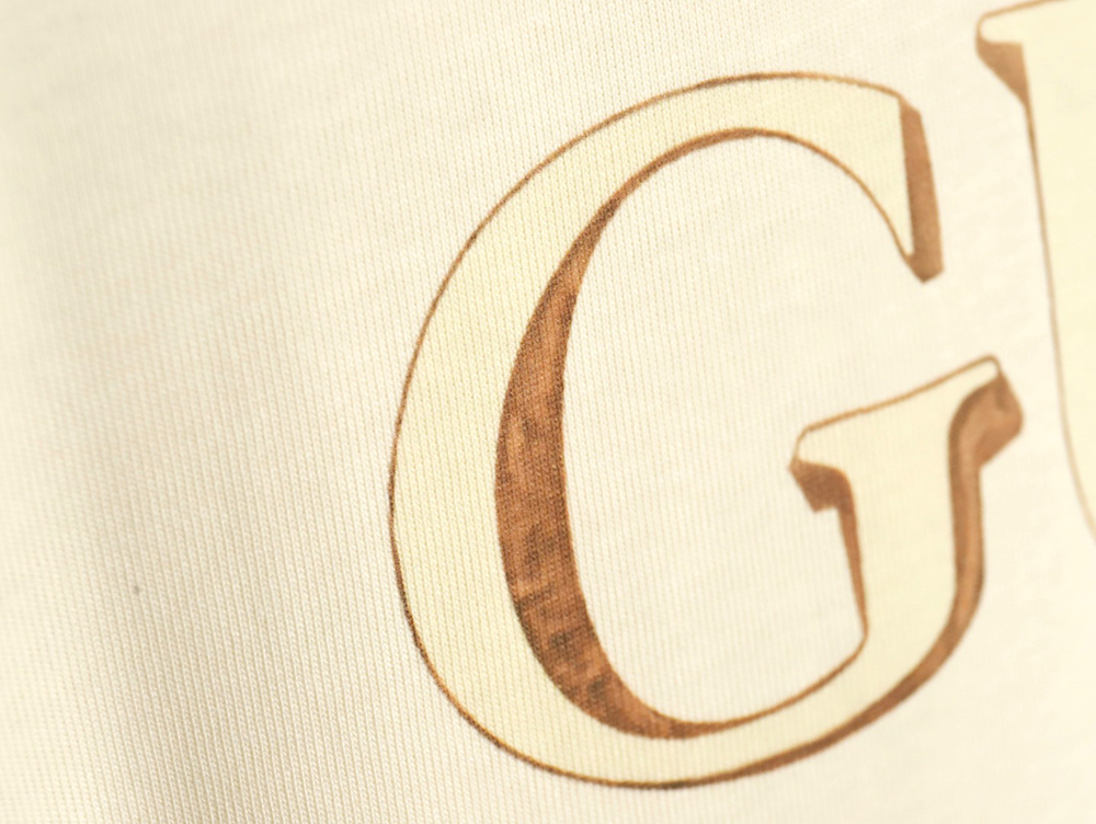 Gucci 24ss classic letter LOGO strawberry print T-shirt