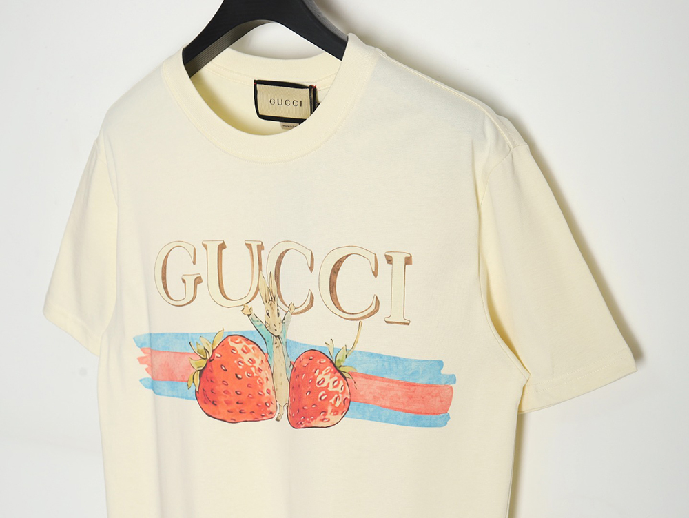 Gucci 24ss classic letter LOGO strawberry print T-shirt