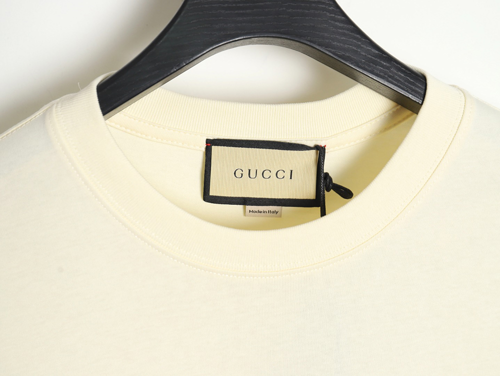 Gucci 24ss classic letter LOGO strawberry print T-shirt
