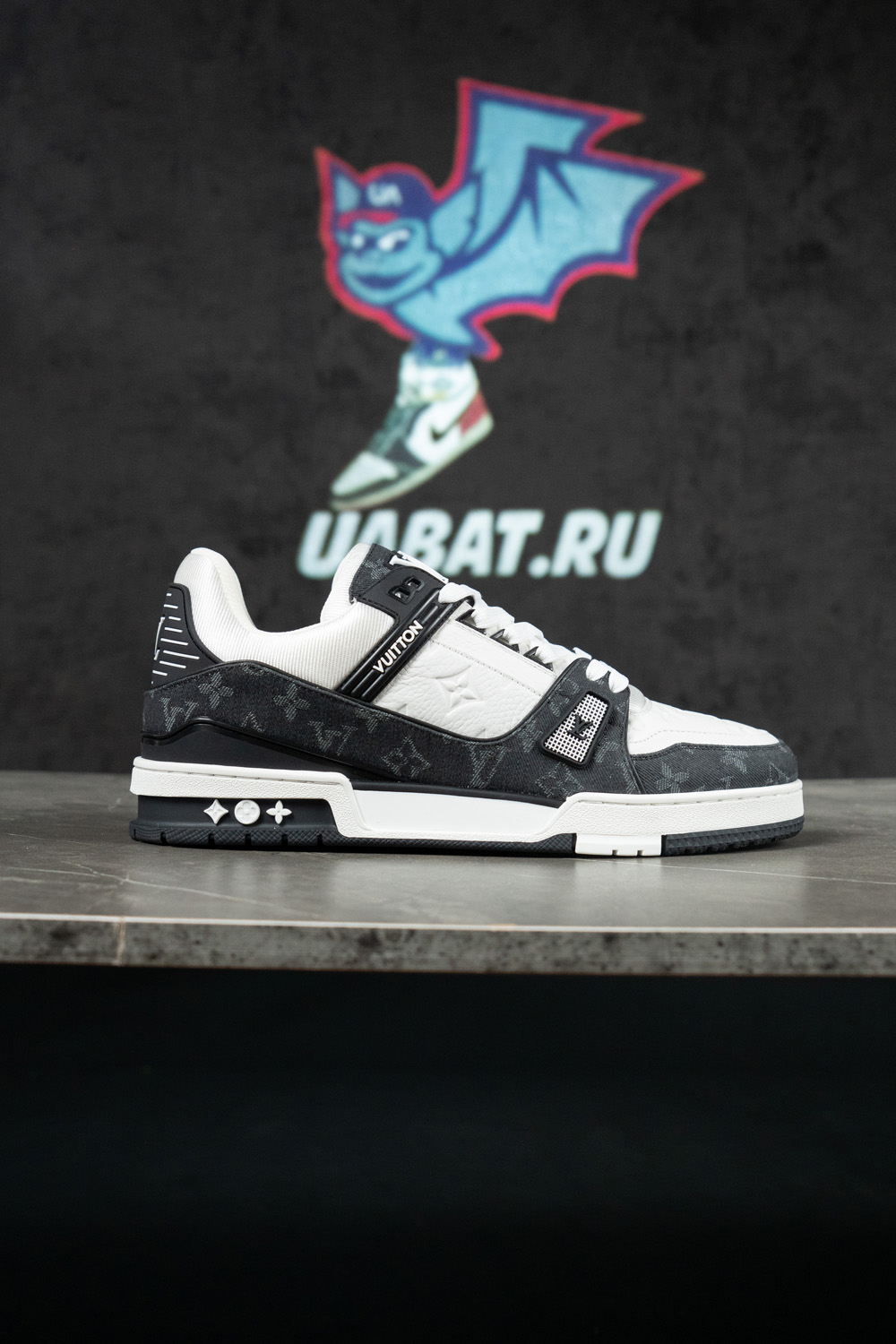 Louis Vuitton Trainer White Black