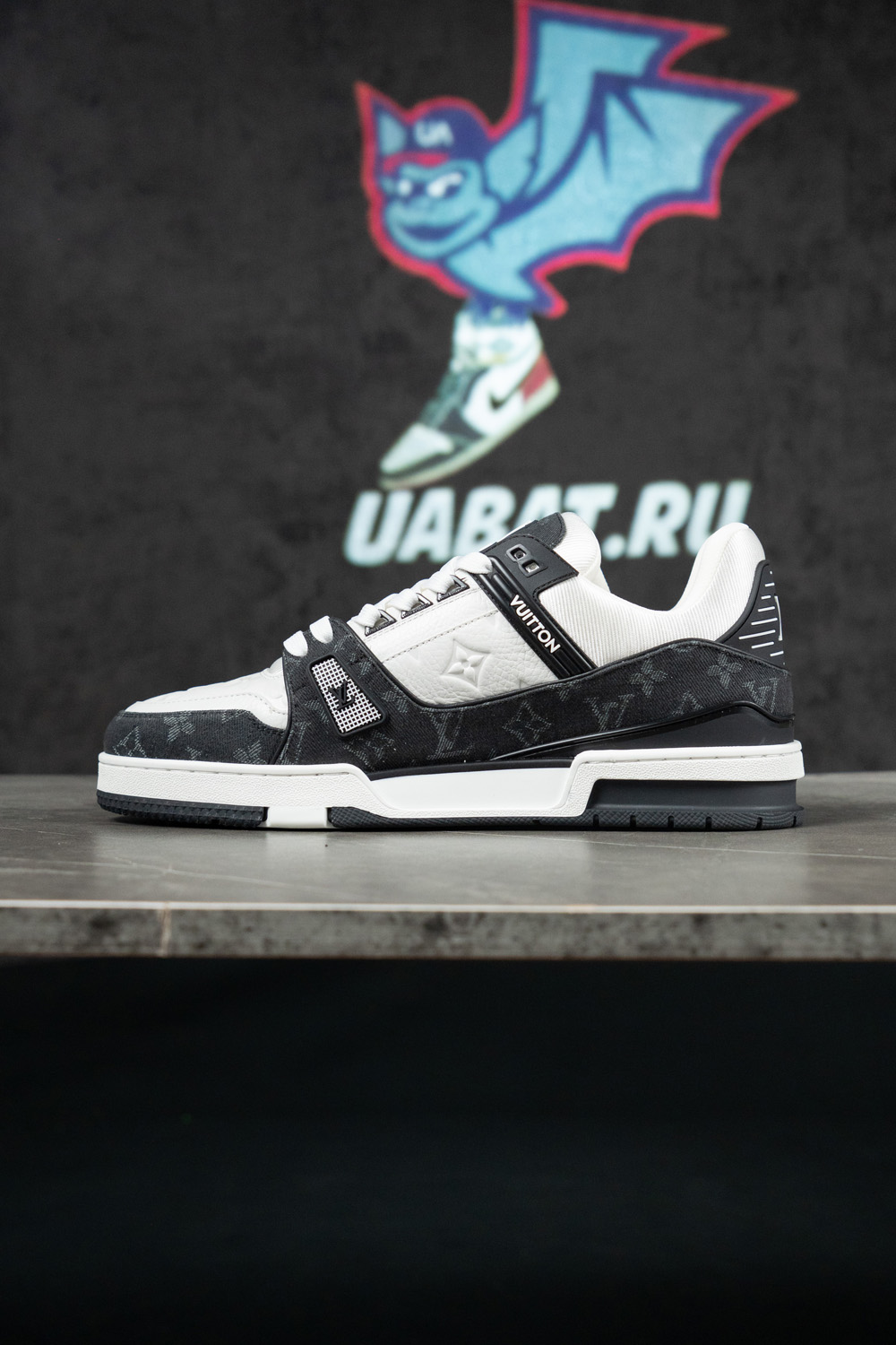 Louis Vuitton Trainer White Black