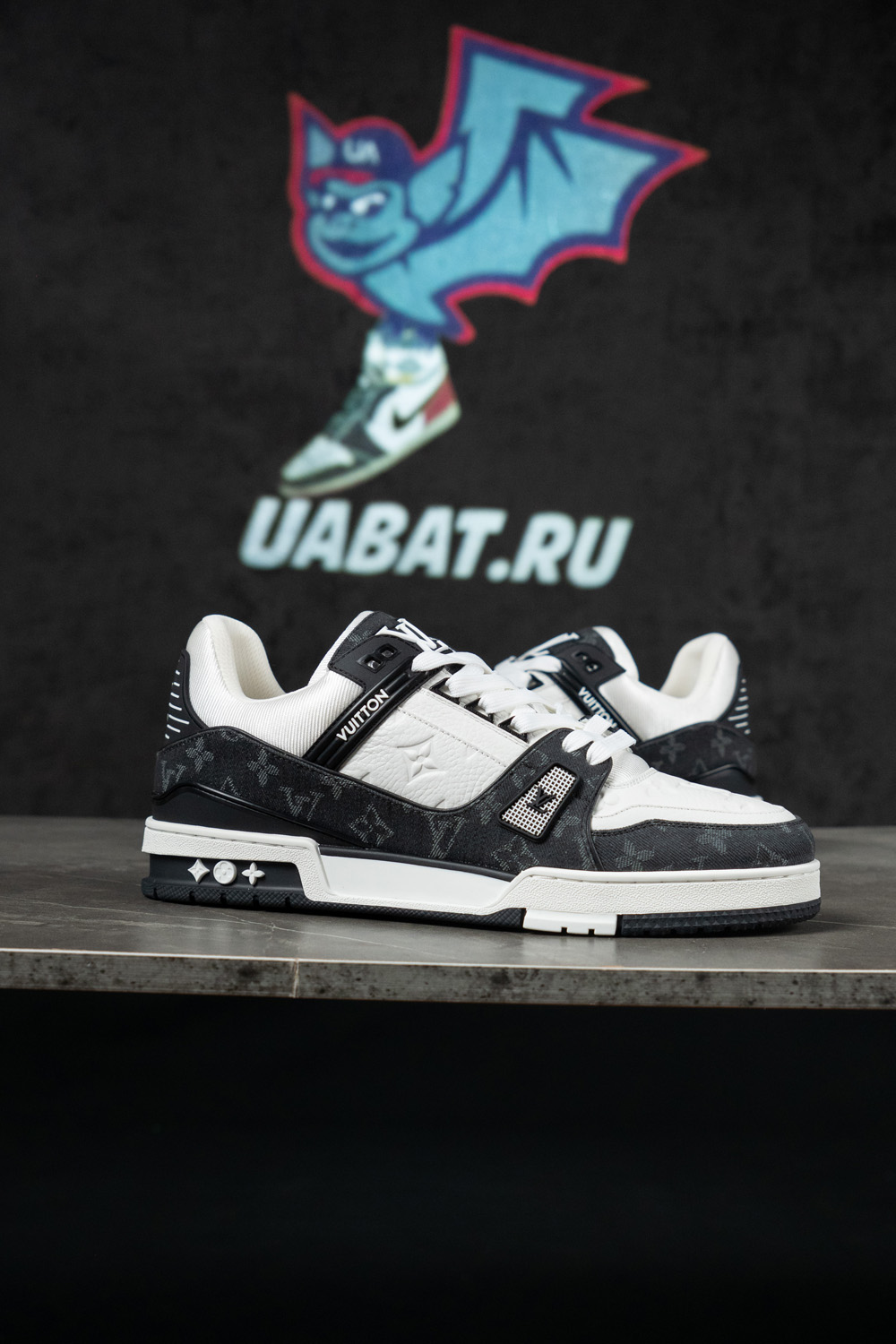 Louis Vuitton Trainer White Black