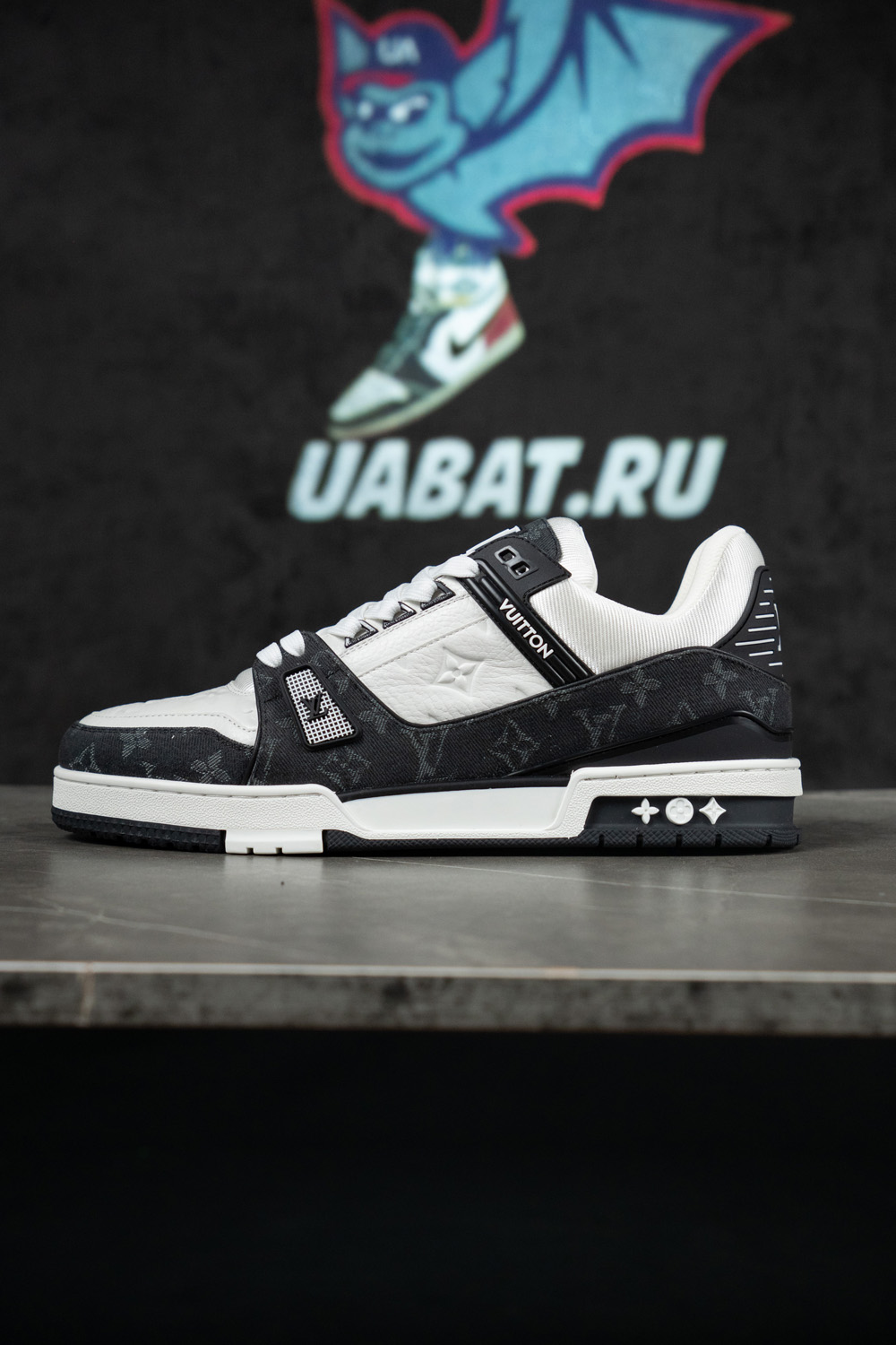 Louis Vuitton Trainer White Black