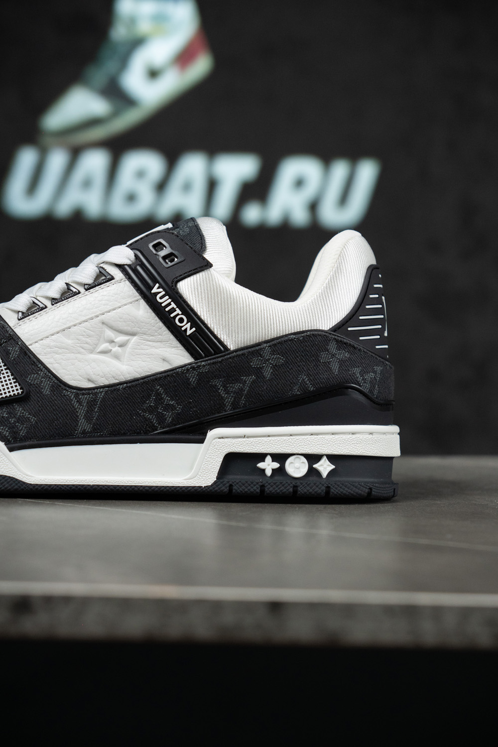 Louis Vuitton Trainer White Black