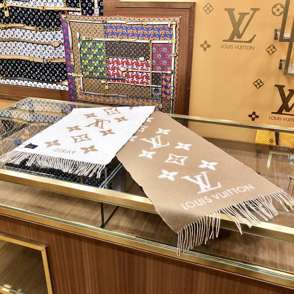 Louis Vuitton Scarfs M990128 185*45cm