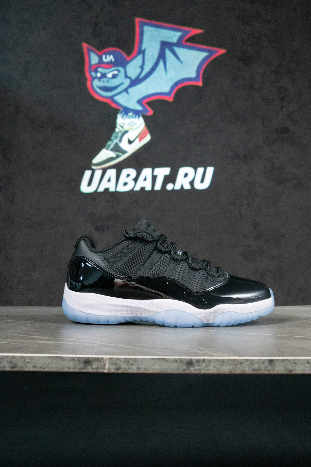 AIR JORDAN 11 LOW "SPACE JAM"