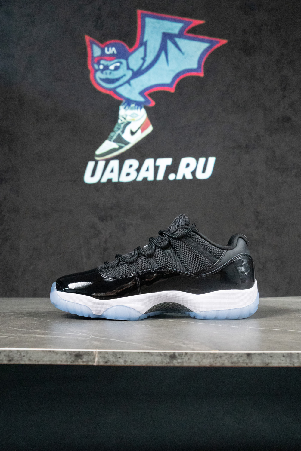 AIR JORDAN 11 LOW "SPACE JAM"