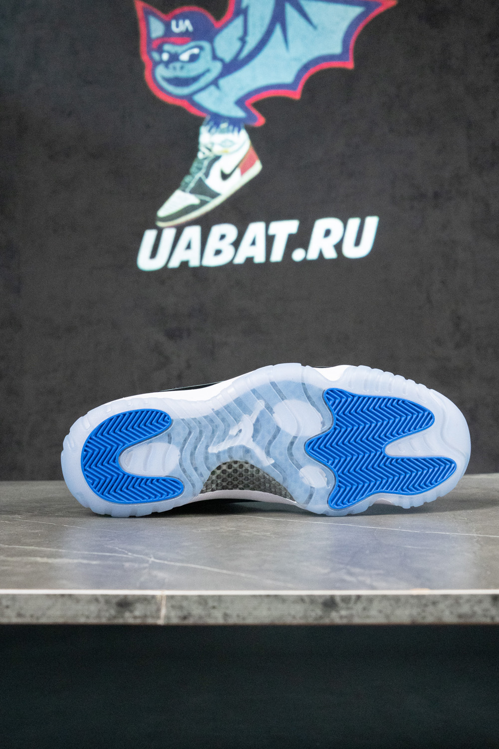 AIR JORDAN 11 LOW "SPACE JAM"