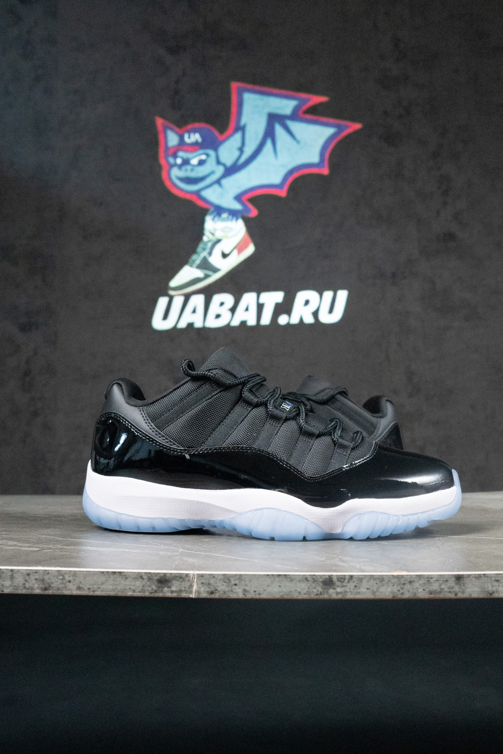 AIR JORDAN 11 LOW "SPACE JAM"