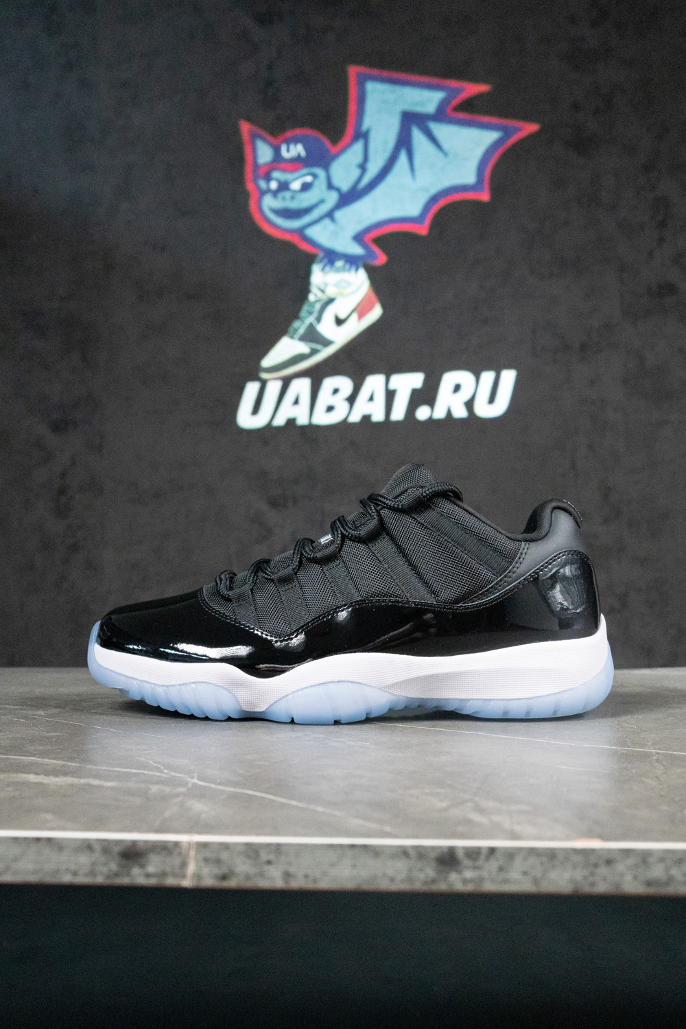 AIR JORDAN 11 LOW "SPACE JAM"