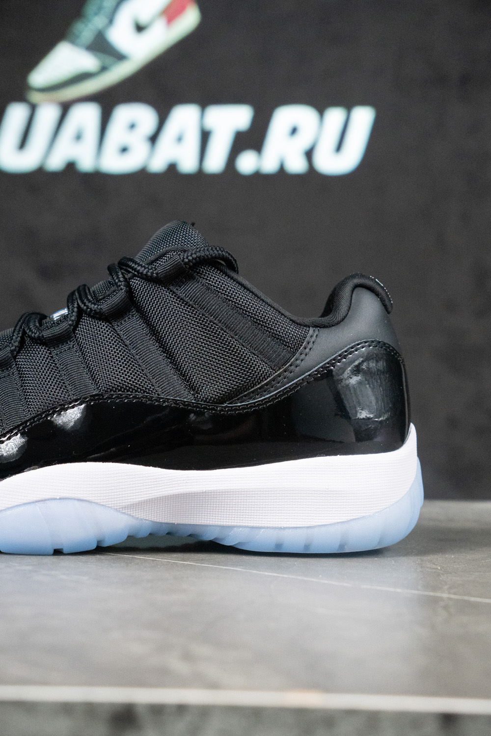 AIR JORDAN 11 LOW "SPACE JAM"