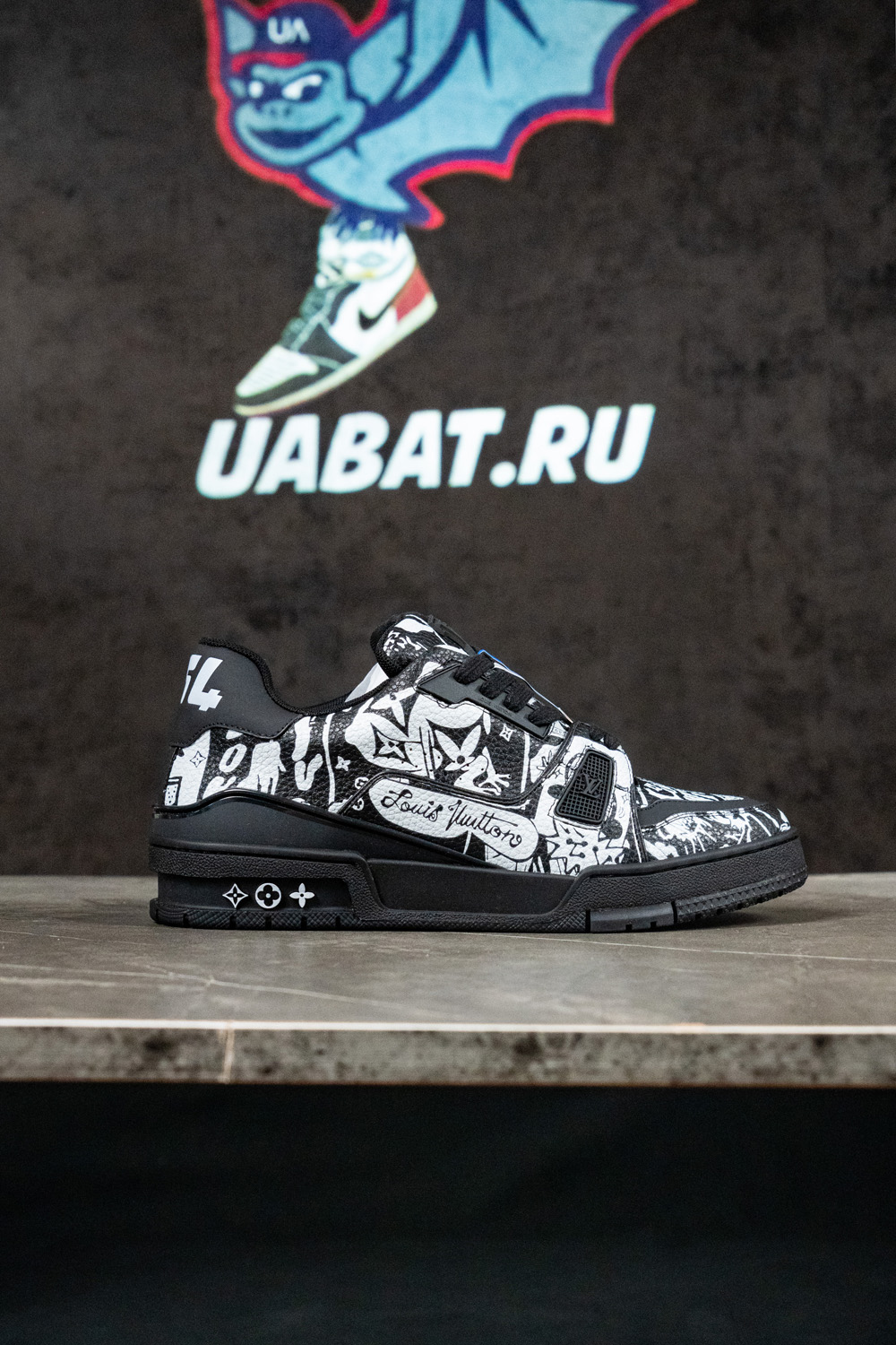 Louis Vuitton Trainer Comic Motifs Black White