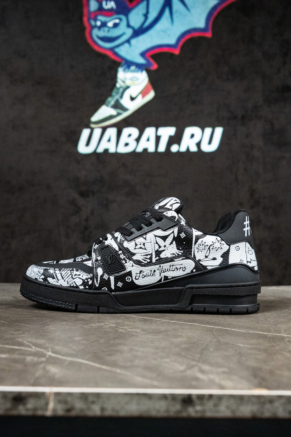 Louis Vuitton Trainer Comic Motifs Black White