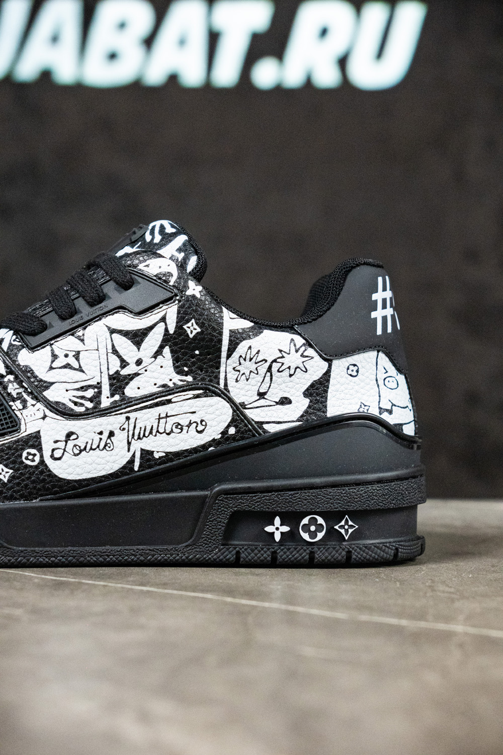 Louis Vuitton Trainer Comic Motifs Black White