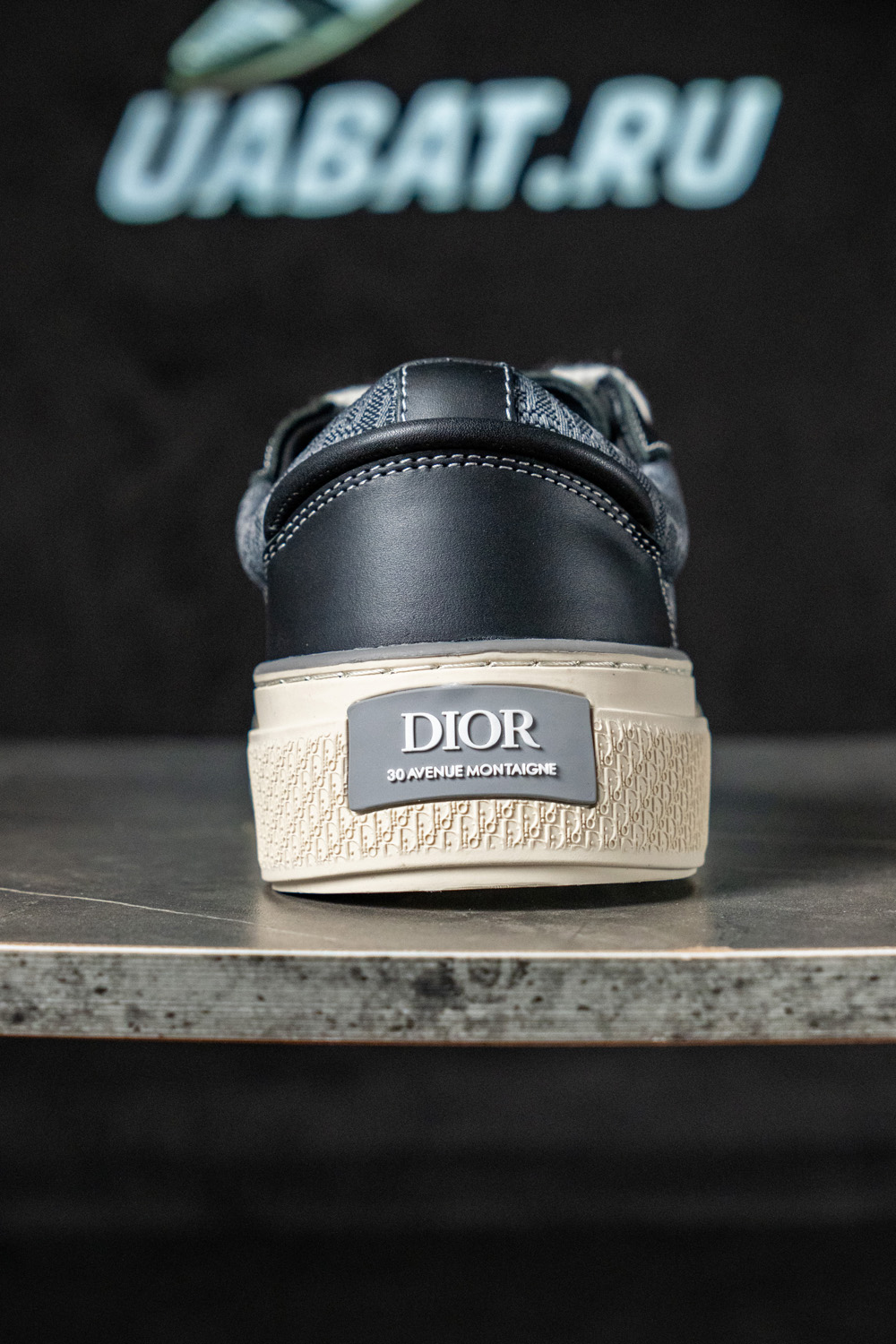 B33 SNEAKER  Black Smooth Calfskin and Dior Oblique Jacquard