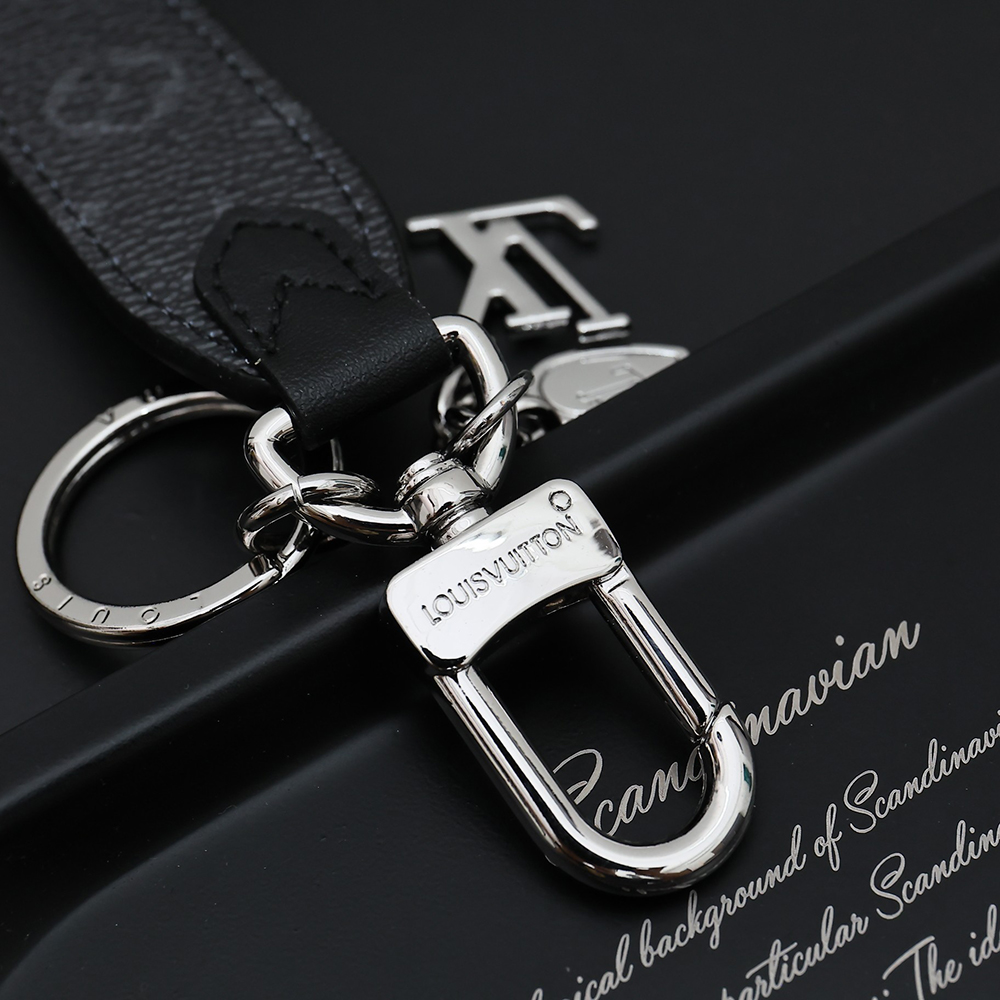 Louis Vuitton Keychain M01186