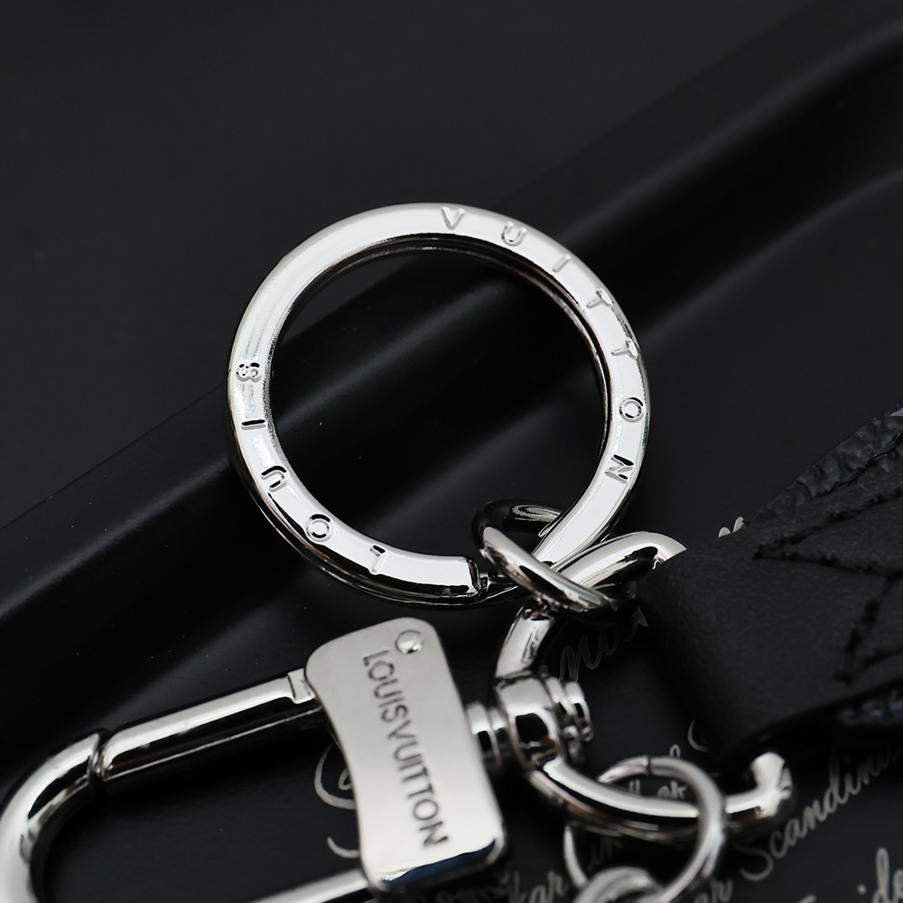 Louis Vuitton Keychain M01187