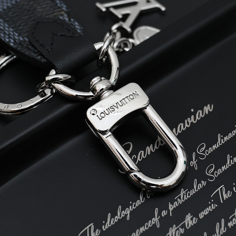 Louis Vuitton Keychain M01187
