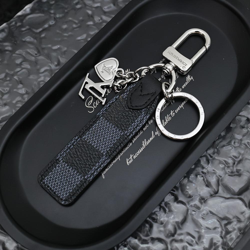 Louis Vuitton Keychain M01187