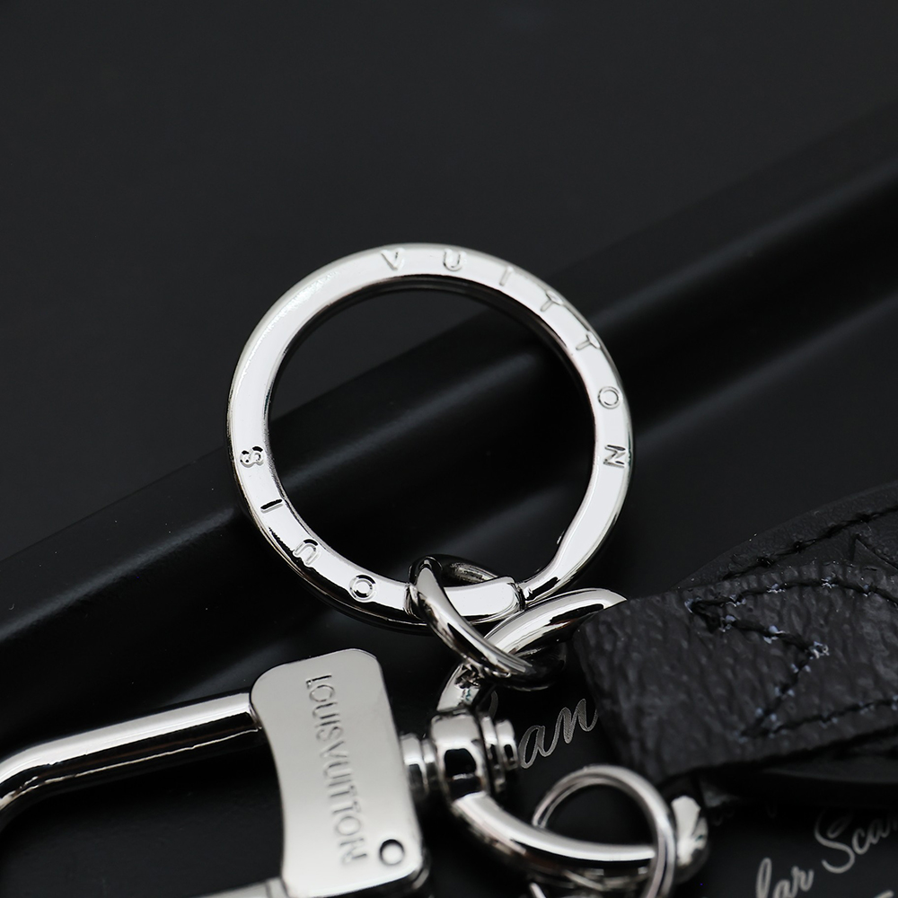 Louis Vuitton Keychain M01188