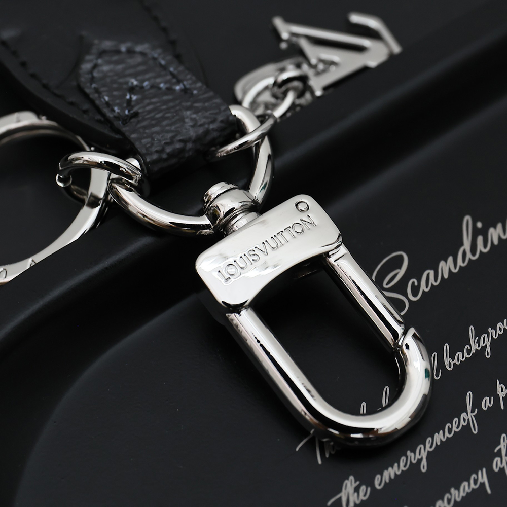 Louis Vuitton Keychain M01188
