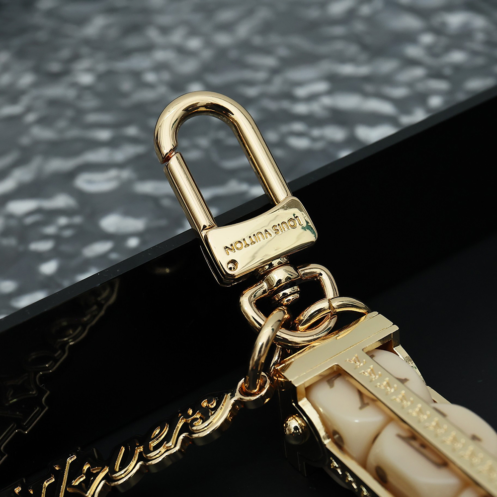 Louis Vuitton Keychain M01750