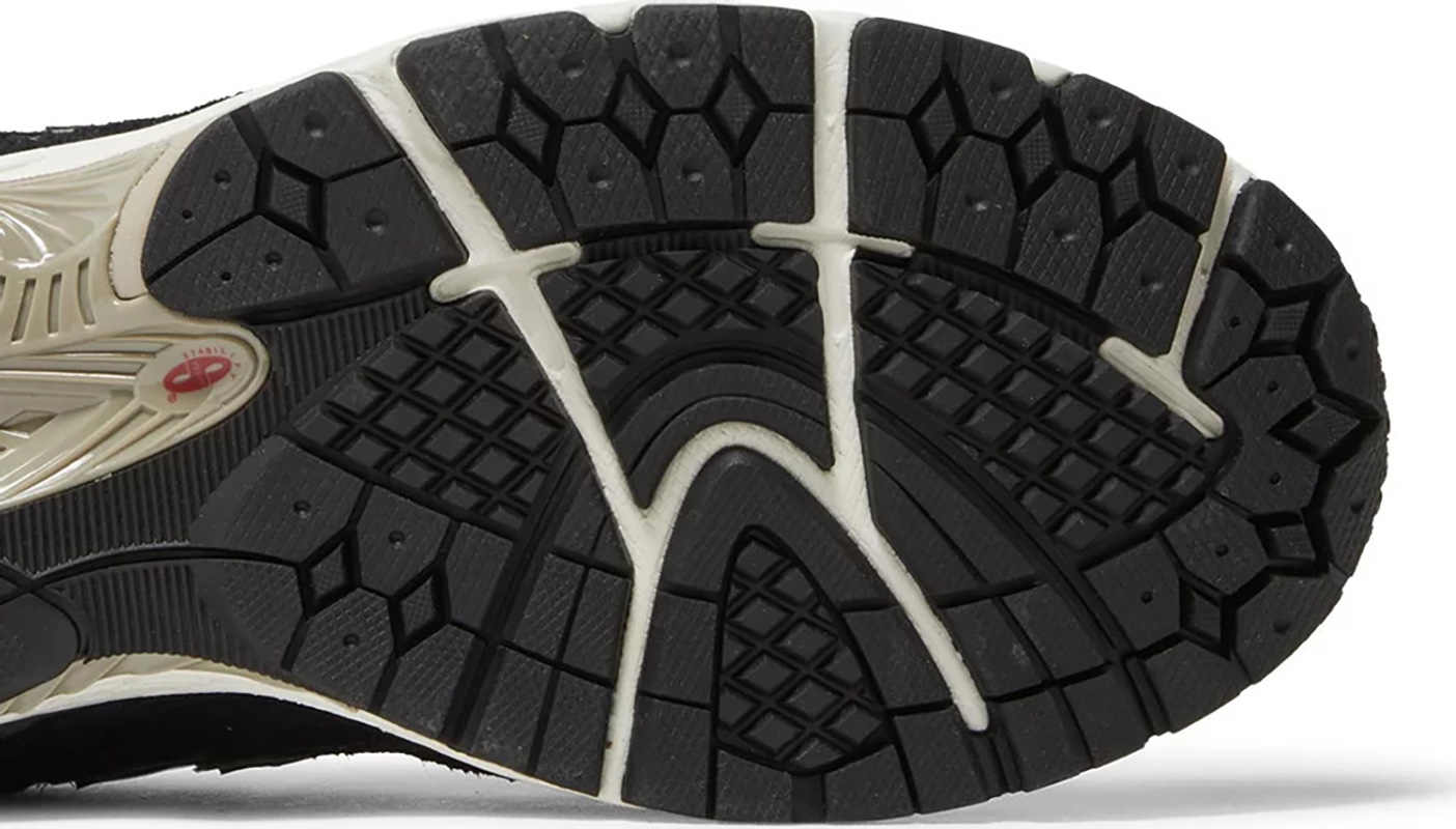 2002R 'Protection Pack - Black Grey'