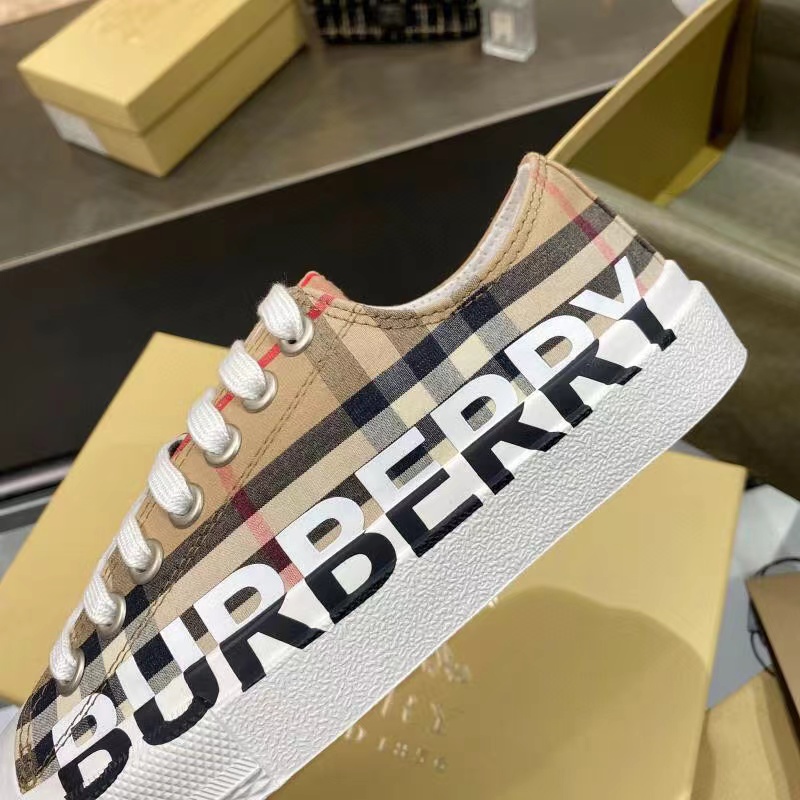 Burberry Logo Print Vintage Check