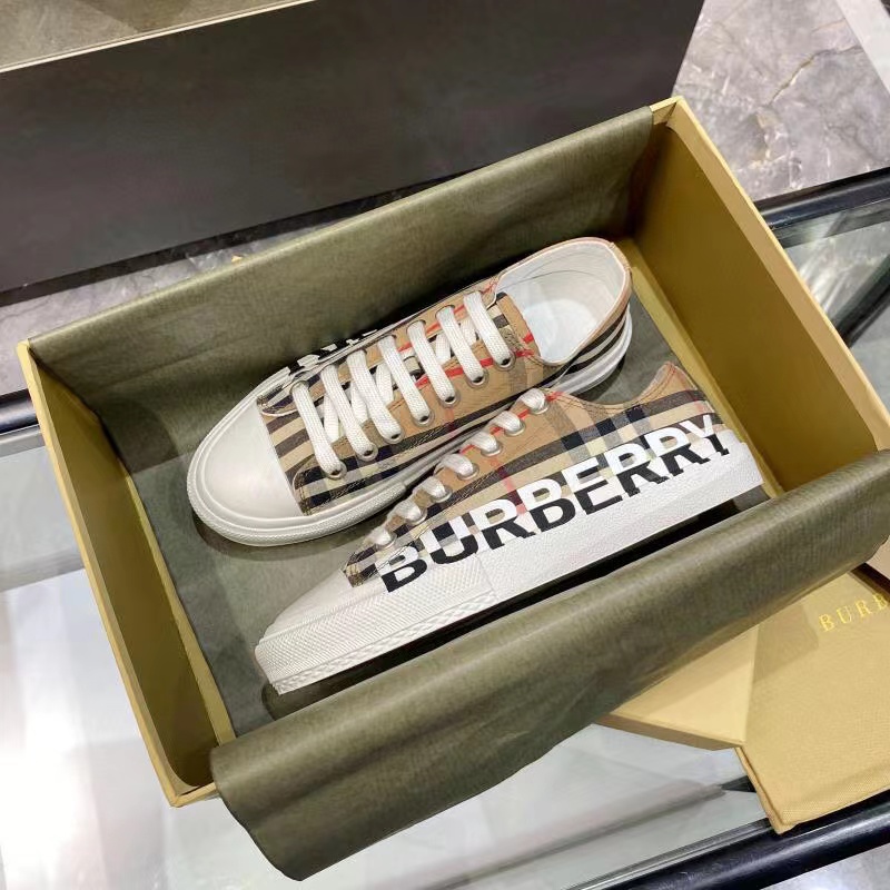 Burberry Logo Print Vintage Check