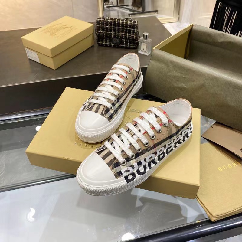 Burberry Logo Print Vintage Check
