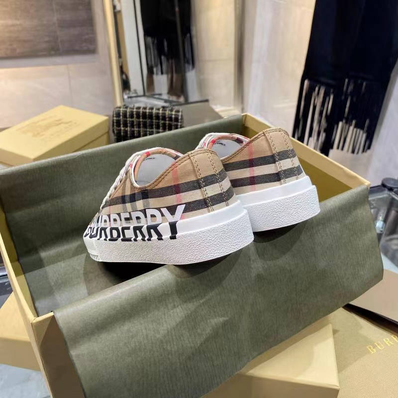 Burberry Logo Print Vintage Check