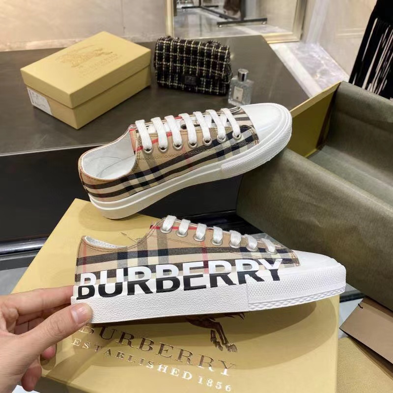 Burberry Logo Print Vintage Check