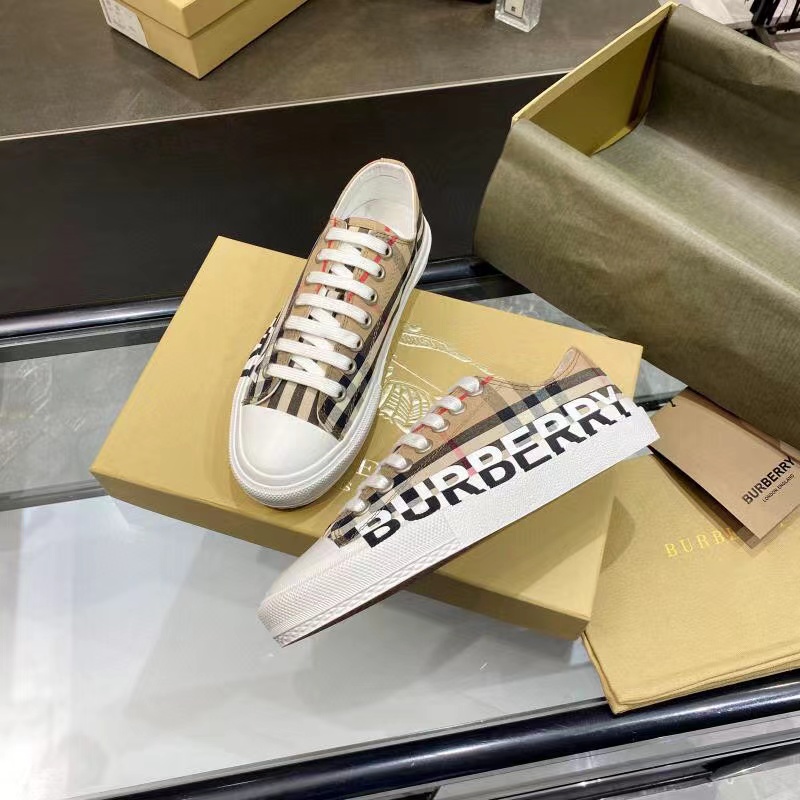 Burberry Logo Print Vintage Check