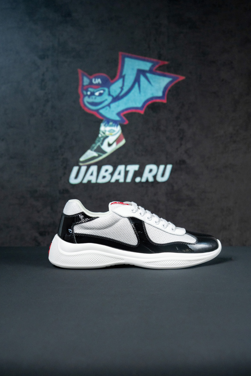 Prada America's Cup 'Black White'