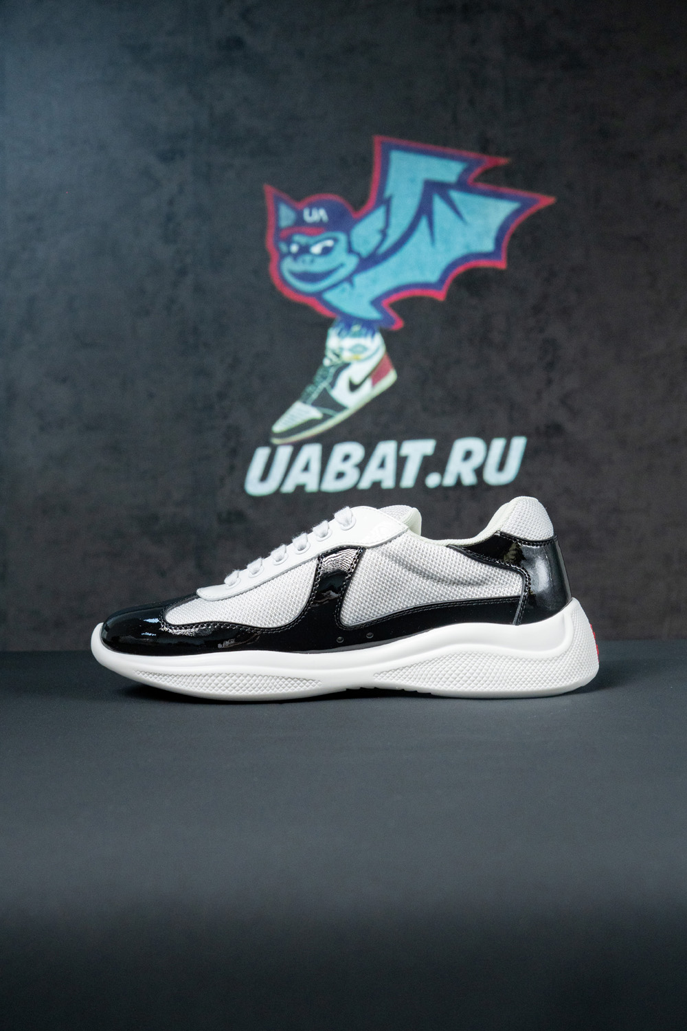 Prada America's Cup 'Black White'