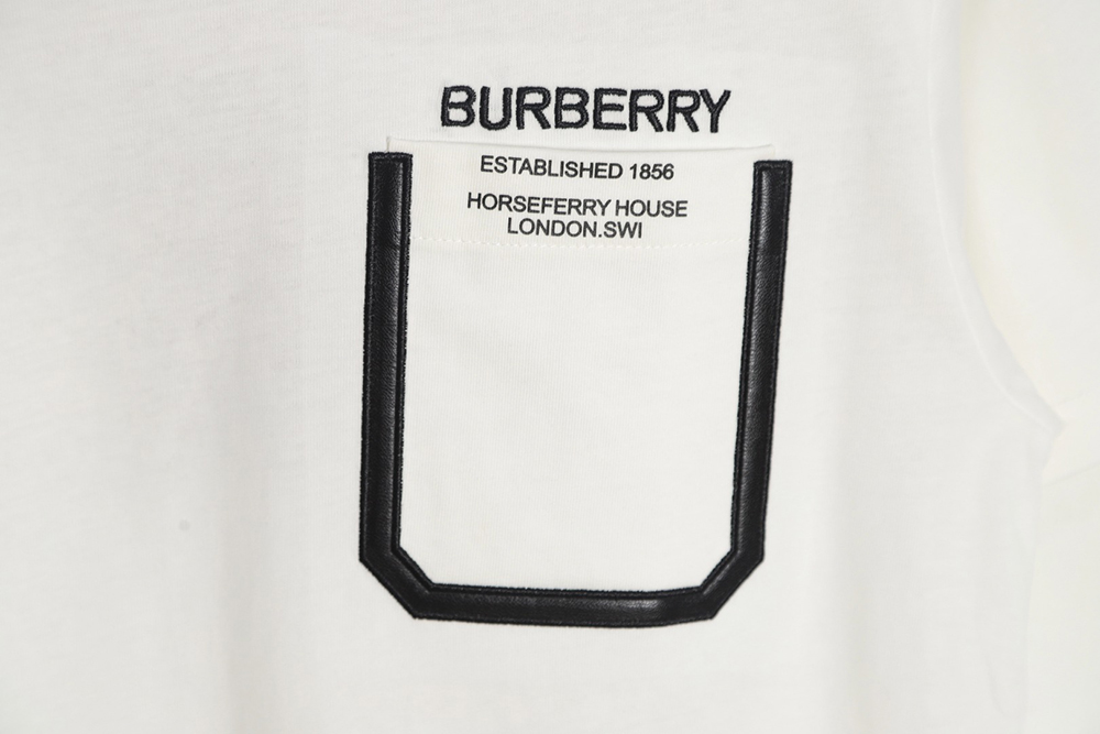 Burberry chest pocket letter embroidered short sleeves