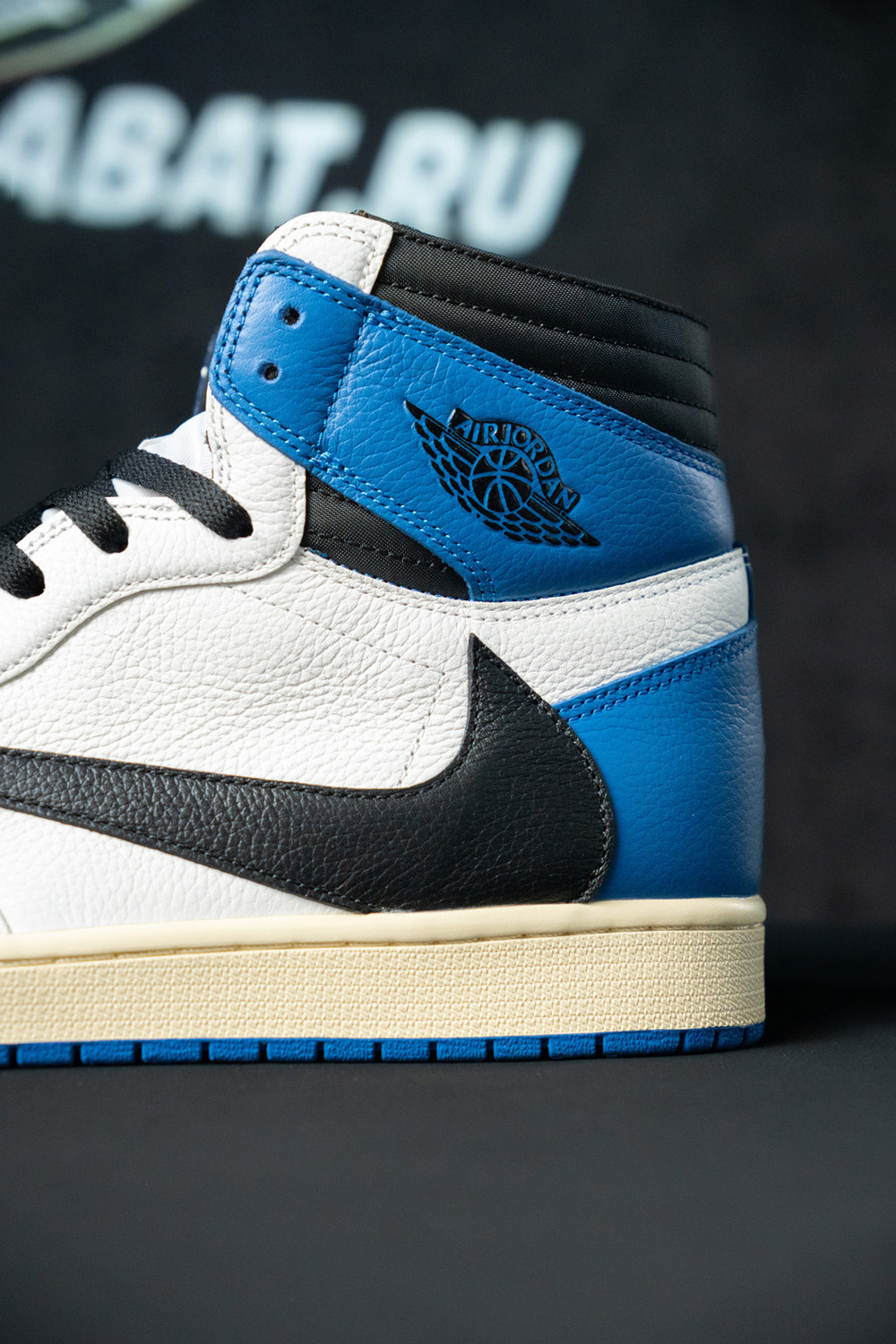 FRAGMENT DESIGN X TRAVIS SCOTT X AIR JORDAN 1 RETRO HIGH