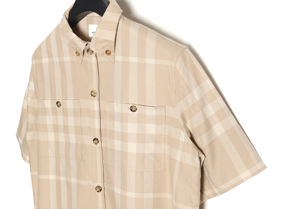 Burberry double pocket plaid short sleeve shirt