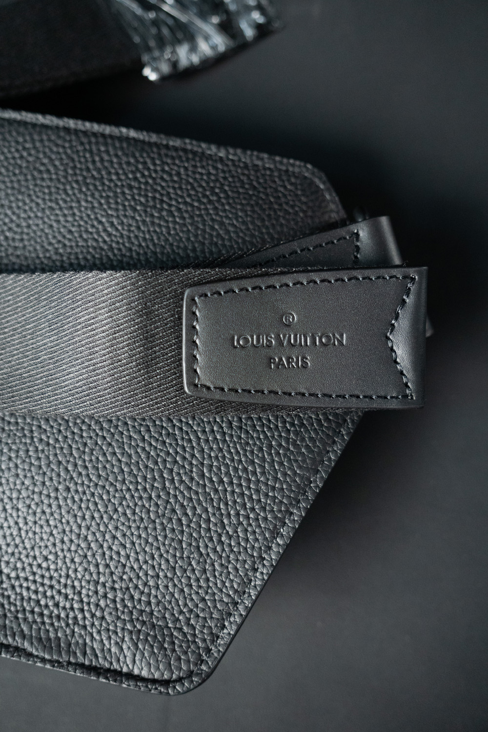 Louis Vuitton Bags M57081 30*16*3cm
