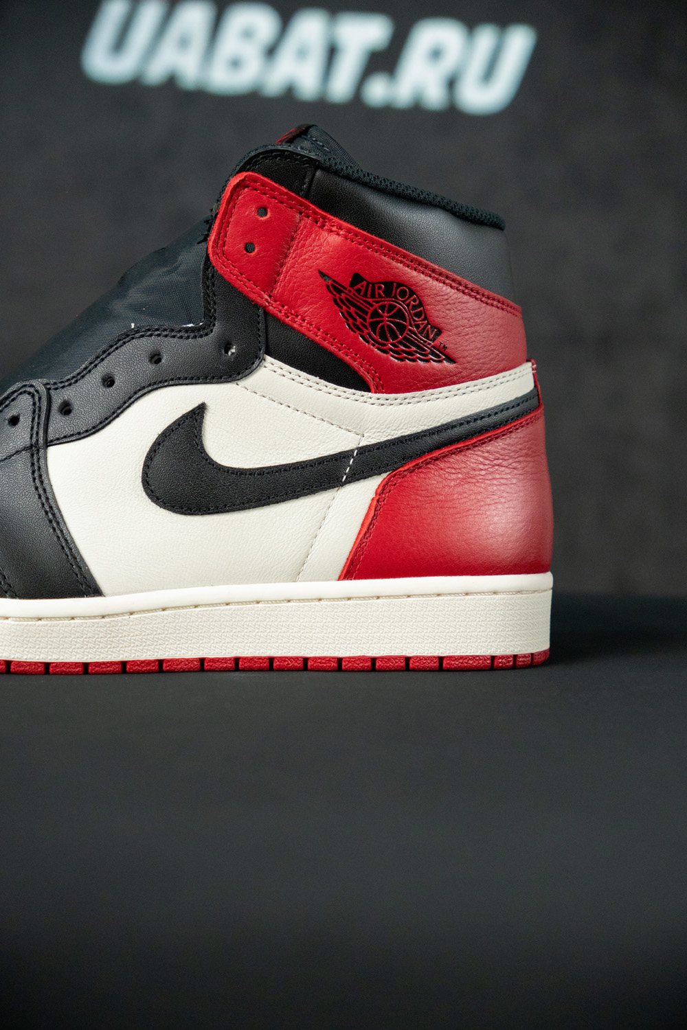 AIR JORDAN 1 RETRO HIGH OG "BRED TOE"