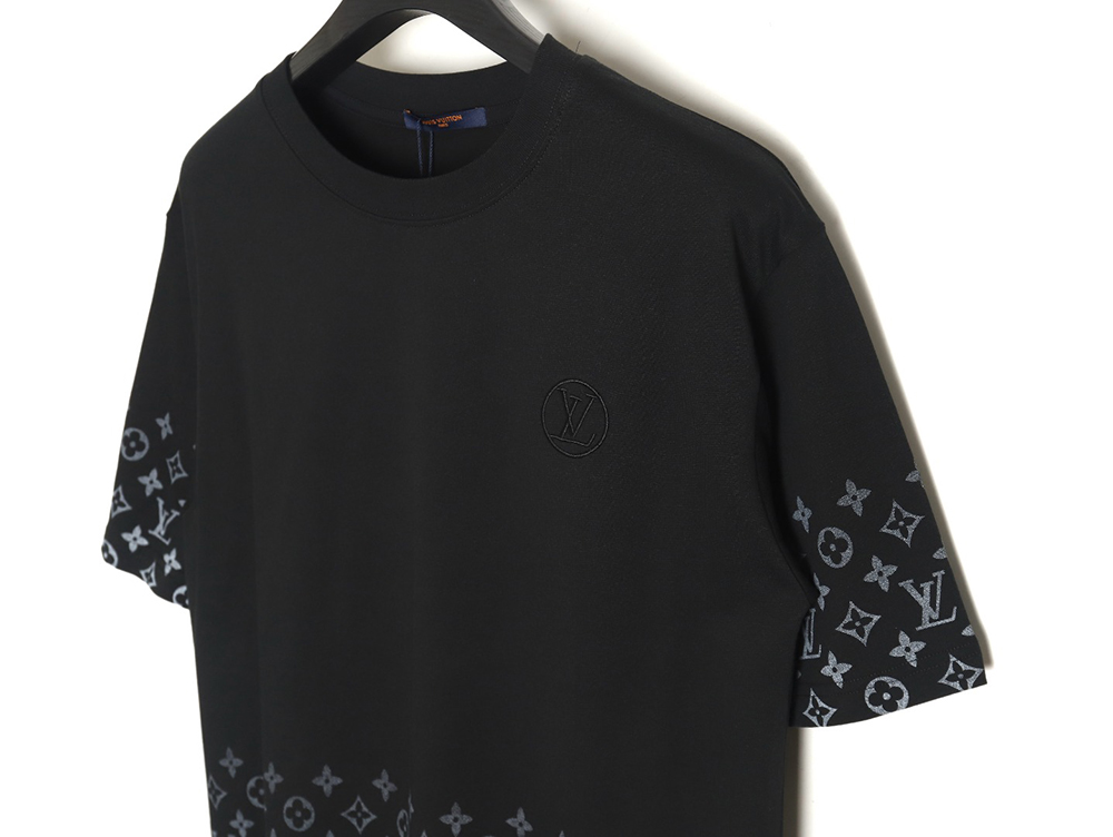 Louis Vuitton Short Sleeve T-Shirt with Gradient Sleeves_TSK2
