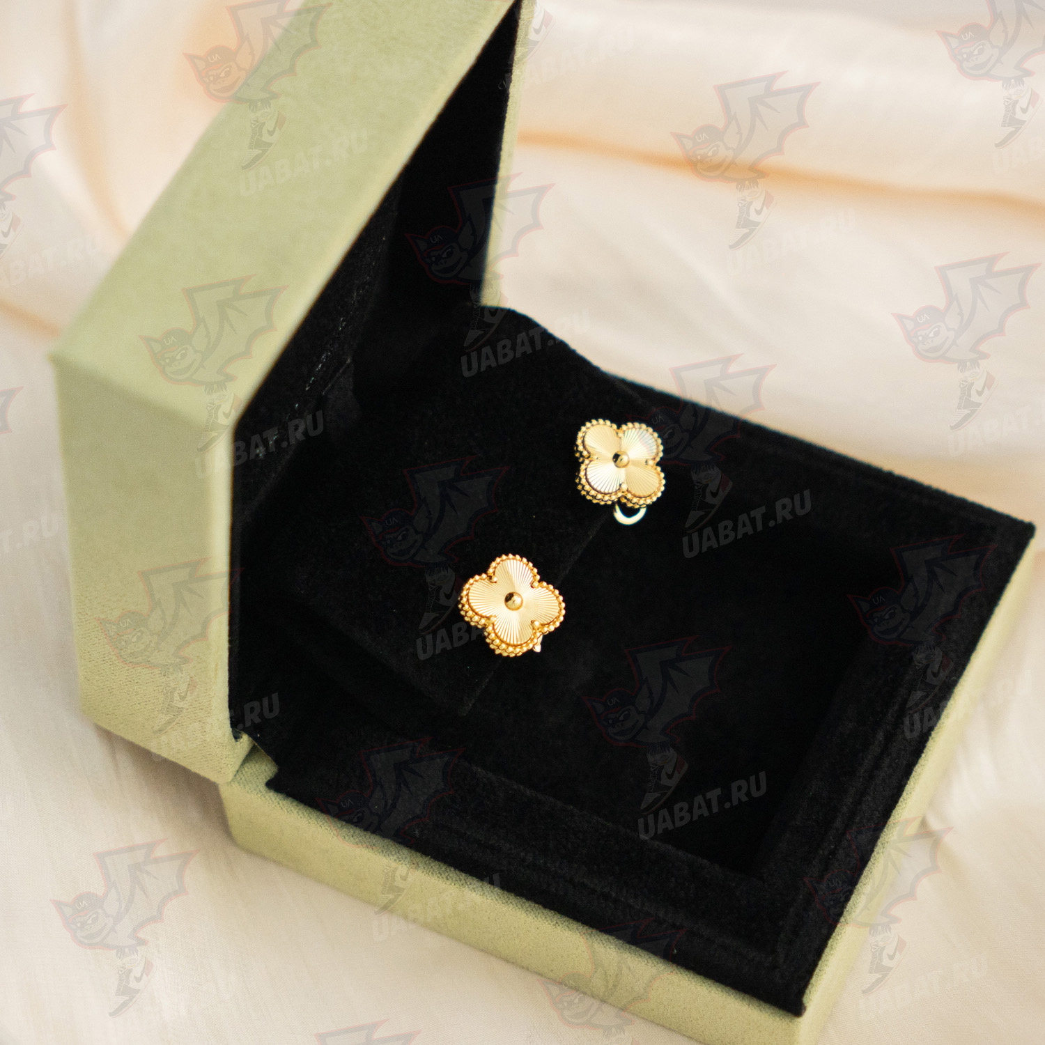 Van Cleef & Arpels Vintage Alhambra earrings