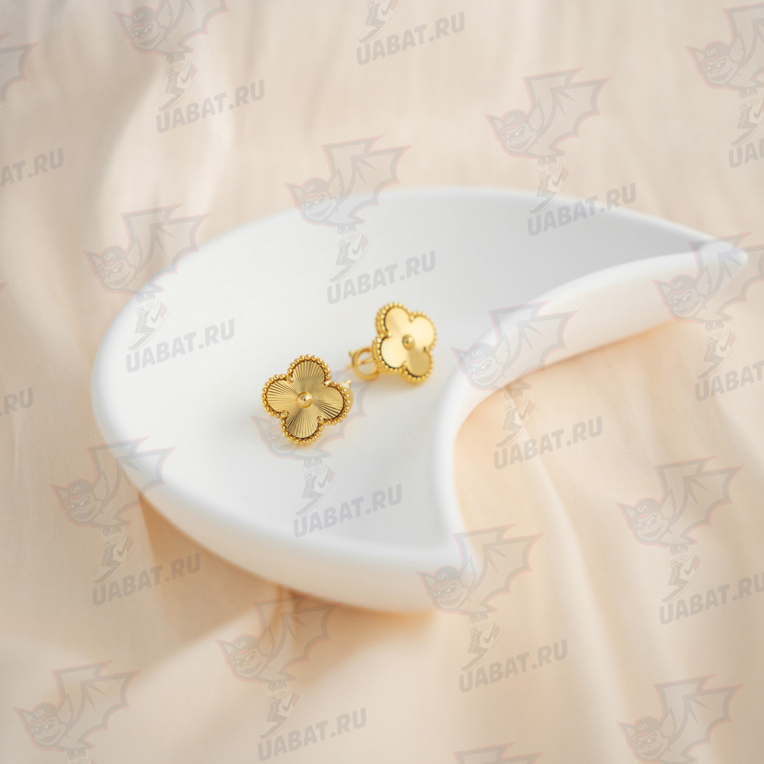 Van Cleef & Arpels Vintage Alhambra earrings
