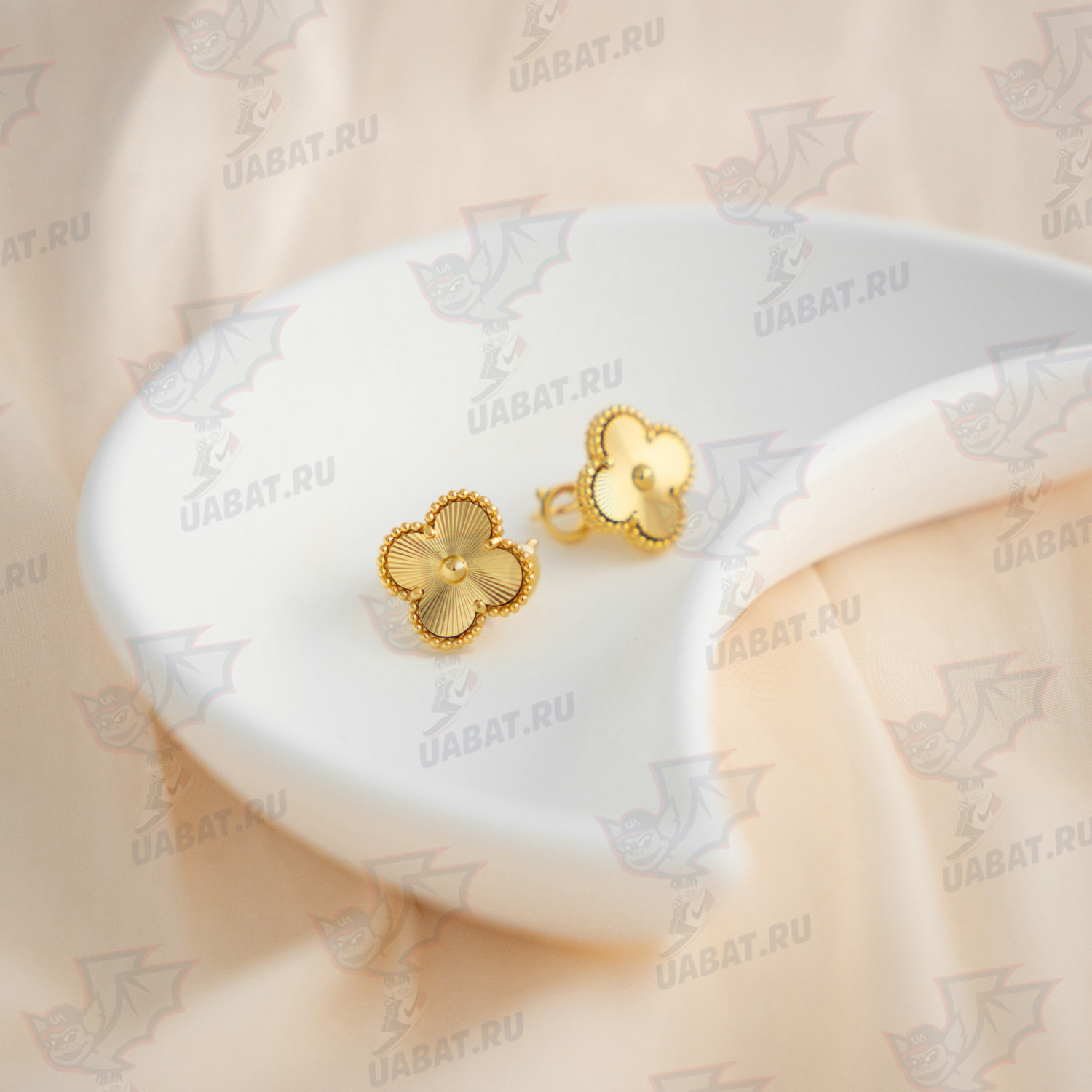Van Cleef & Arpels Vintage Alhambra earrings