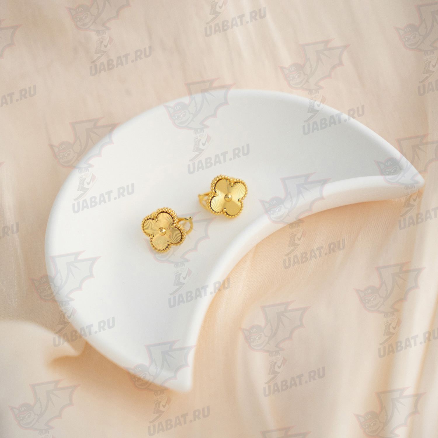 Van Cleef & Arpels Vintage Alhambra earrings