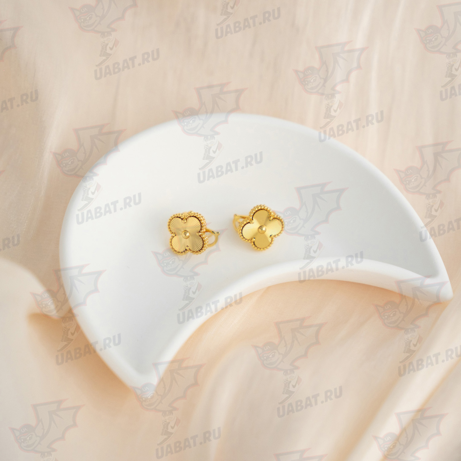 Van Cleef & Arpels Vintage Alhambra earrings